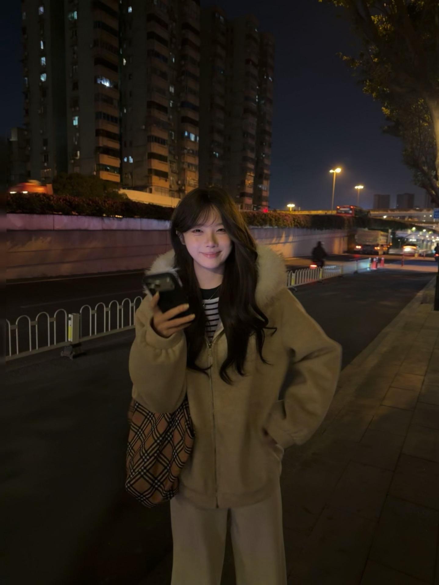 老己 你又故作坚强 幸好你真能扛