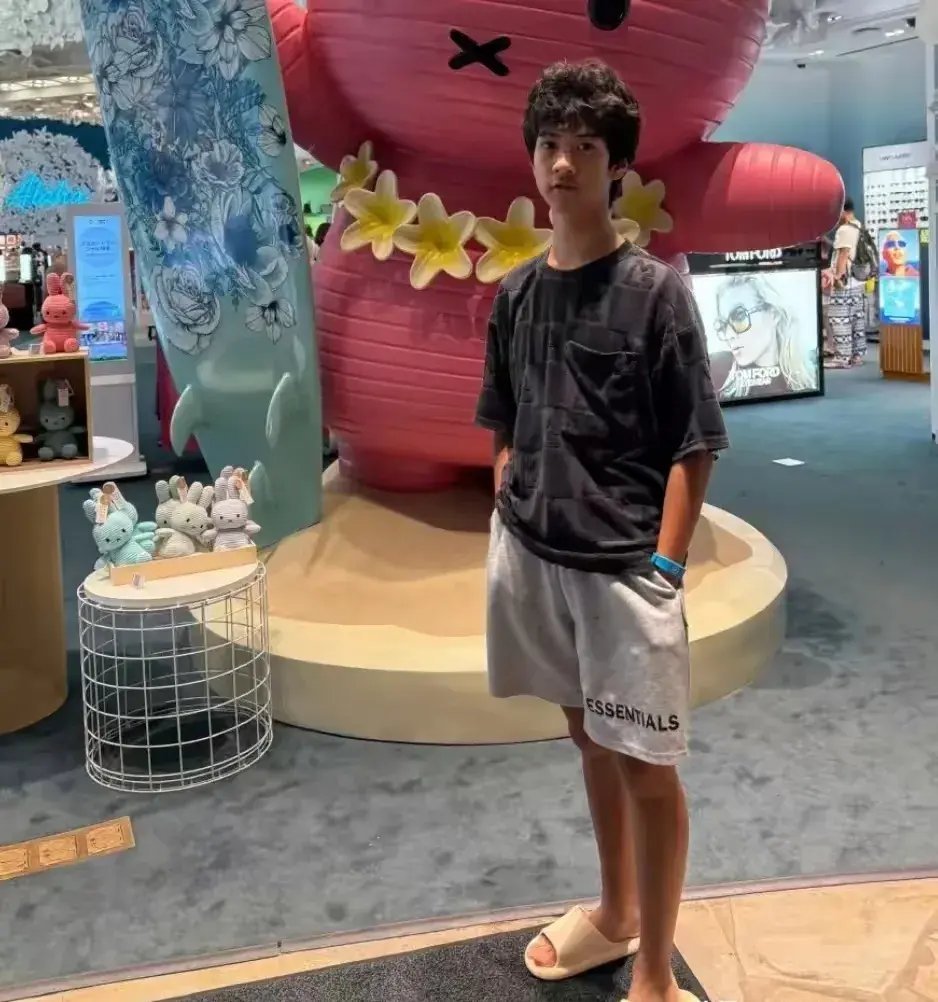 为什么刘芸儿子有好强的混血感？ ​​​