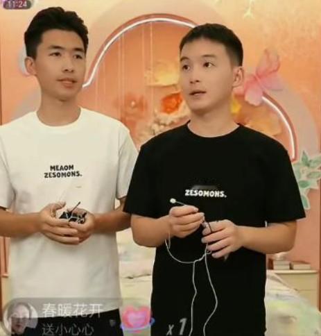 谢浩男在暑假期间协助妈妈直播带货，无可厚非。
 
如果没有这次寻亲成功，他也要去