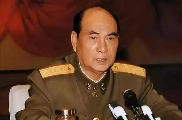 1995年，张万年刚上任军委副主席，头一件事，是查毛主席儿子家的药费单说：“毛主
