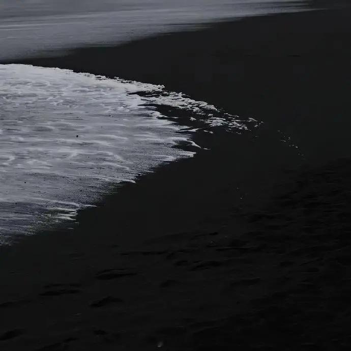 人生的旅途中，我们会遇到许多美丽的风景，但也会有许多艰难险阻。有时候，我们会因为