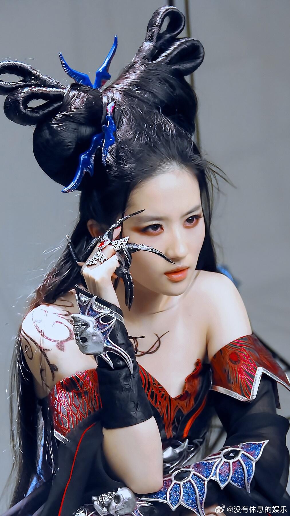 #刘亦菲小魔女妆造#没见过的刘亦菲，黑化纹身小魔女妆，真的太蛊了，还有多少造型是