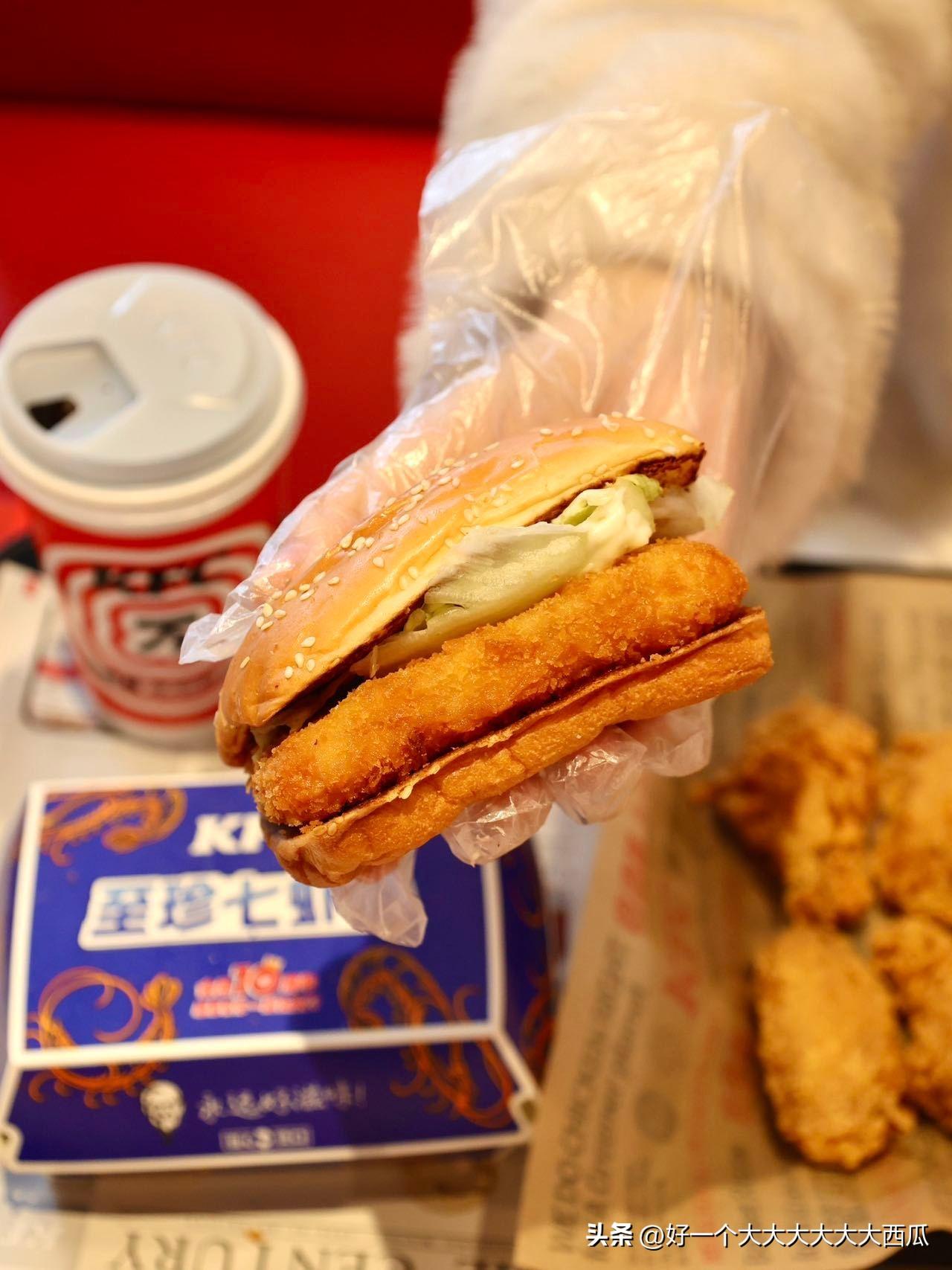 今天翻开朋友圈就看到昨晚深夜朋友们突击加油的各种信息，
这次汽油涨价是真的猛，