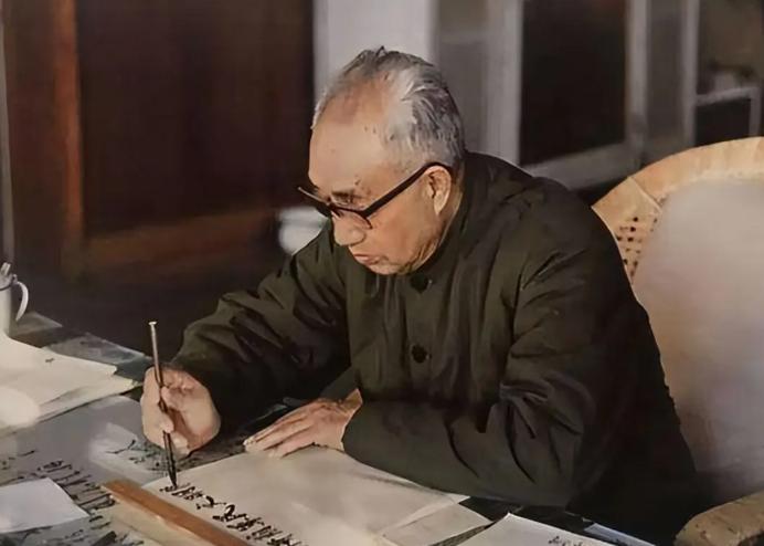 陈赓私下叮嘱徐向前，这人不好惹，尽早找机会调离


1932年秋天，红四方面军正