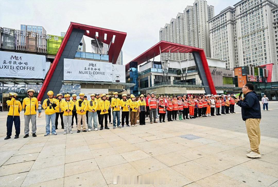 跟着外卖小哥吃遍贵阳地道小吃 外卖小哥推荐的贵阳小吃，那必须是经过实践检验的。肖