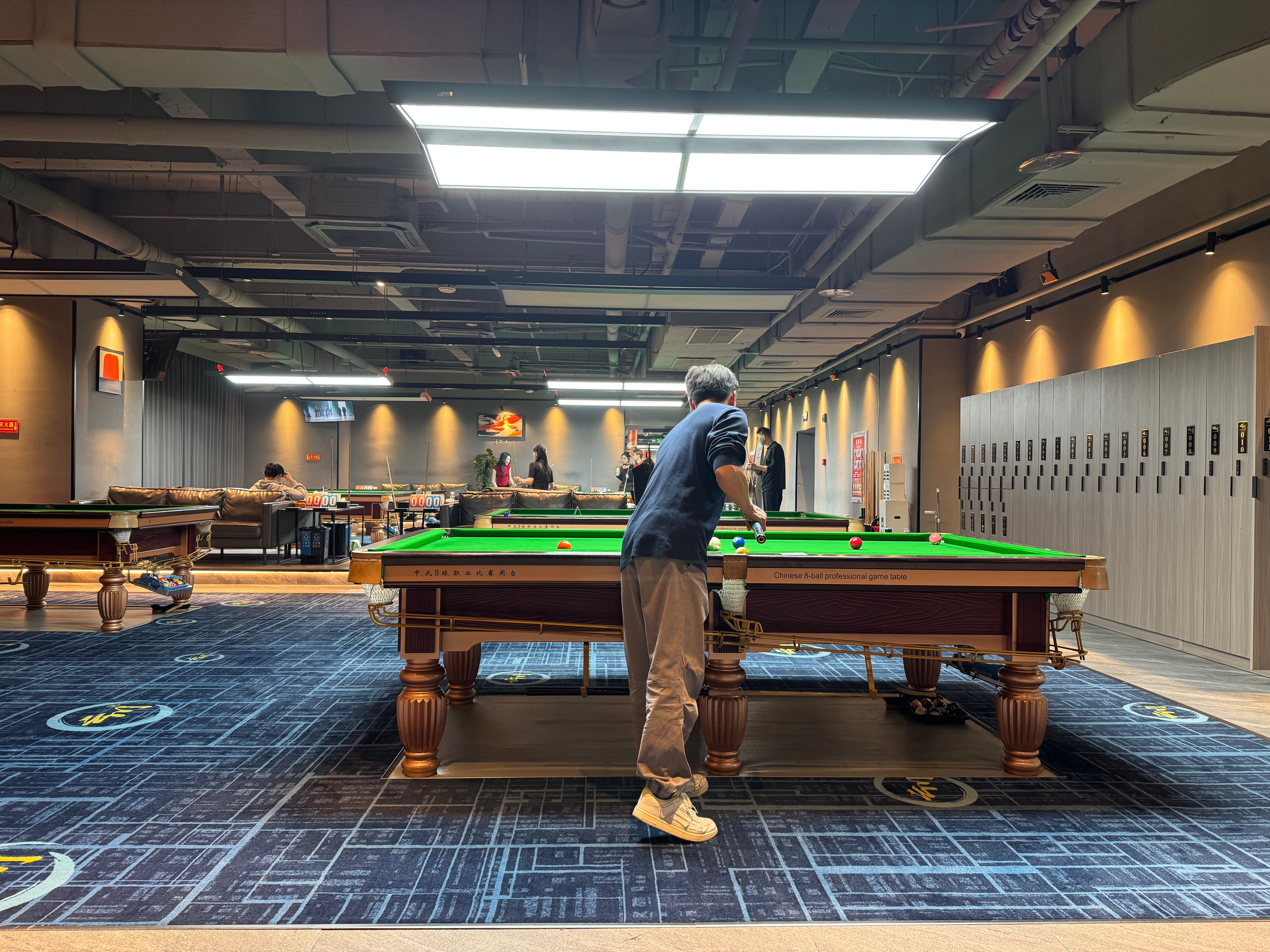 好久不打台球啦春天来了助教也骚动起来了