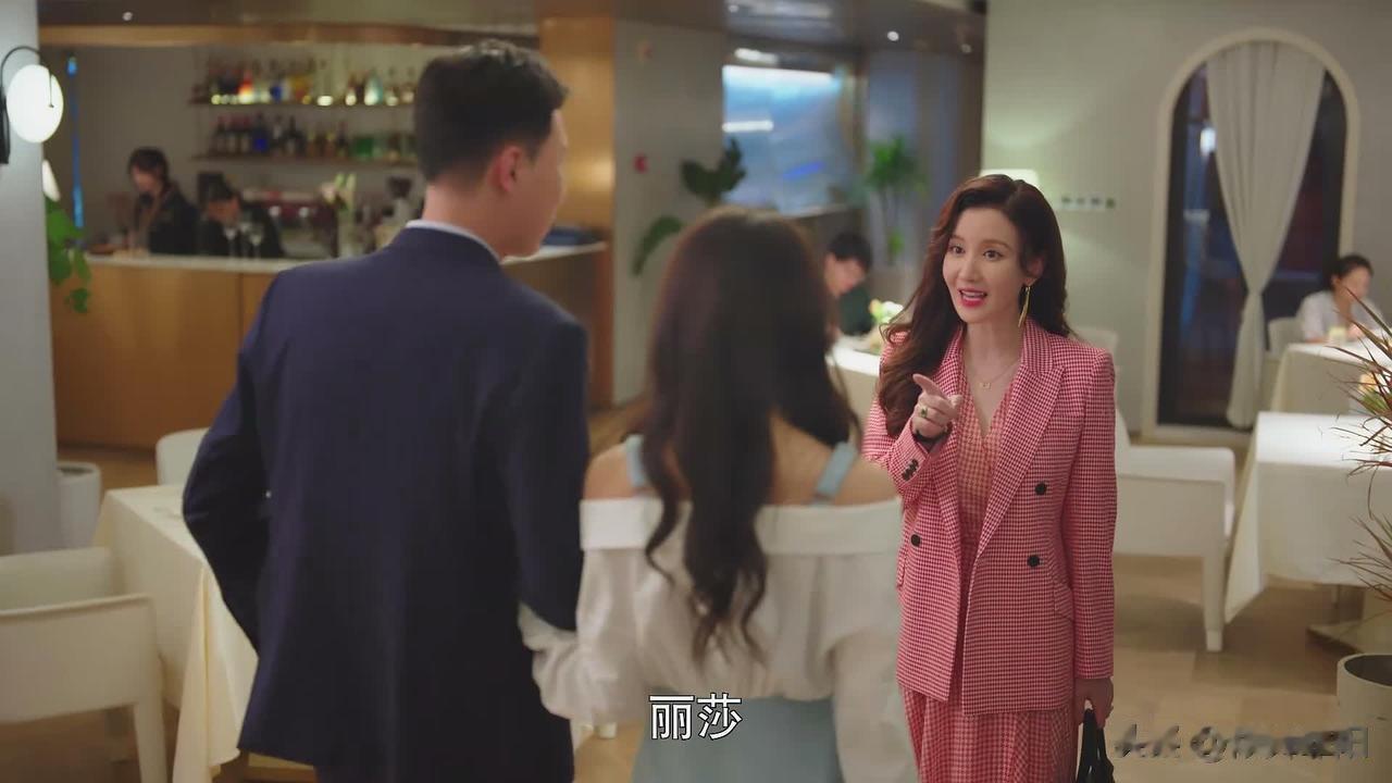 小三儿自己选择滚蛋！《闪耀的她》管文这出高端局，玩的可真溜~

景知秋察觉王立仁