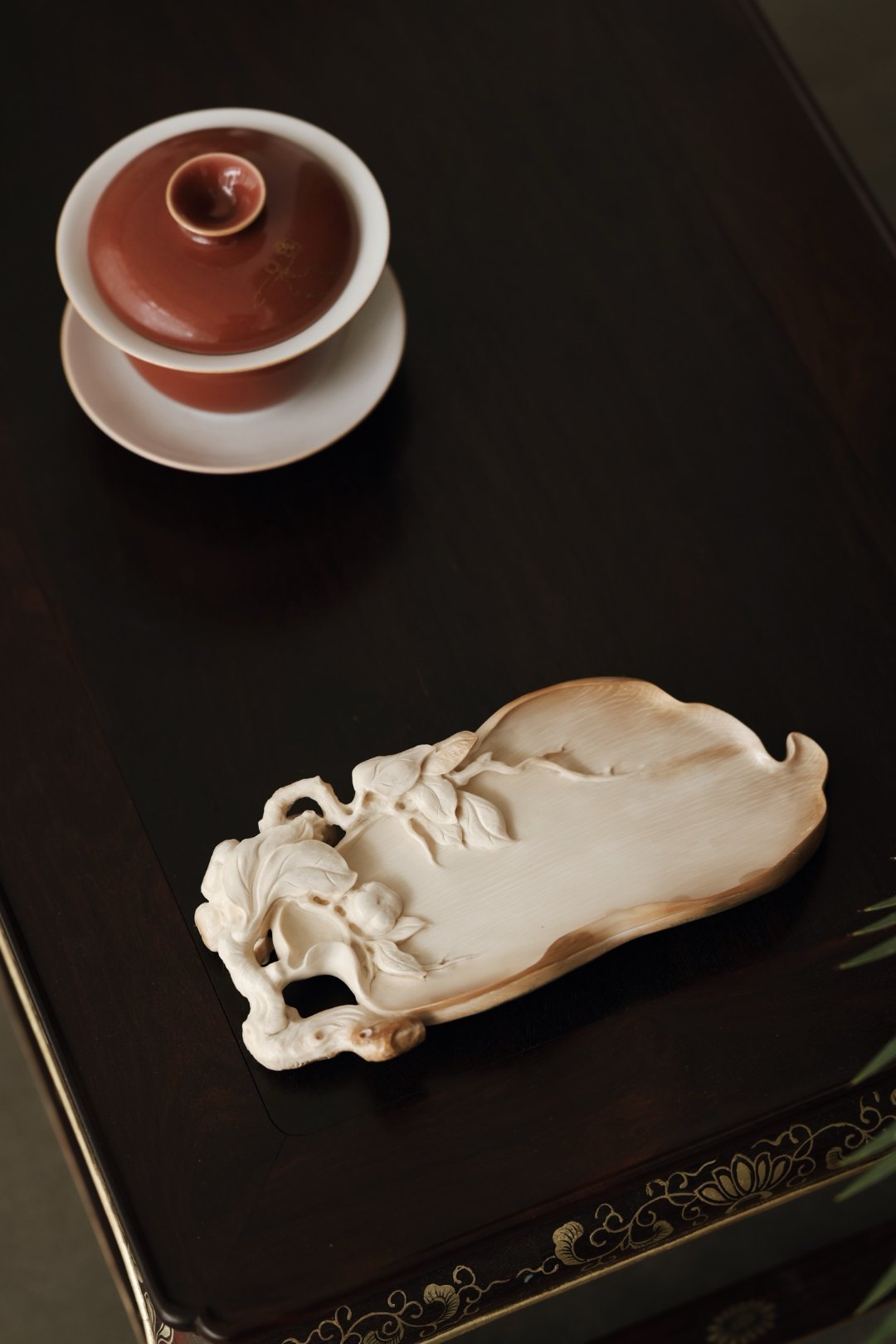 猛犸 | 柿柿如意 茶则咖料色彩独特，妙手巧雕，柿子饱满，枝条粗壮，盈满深林幽野