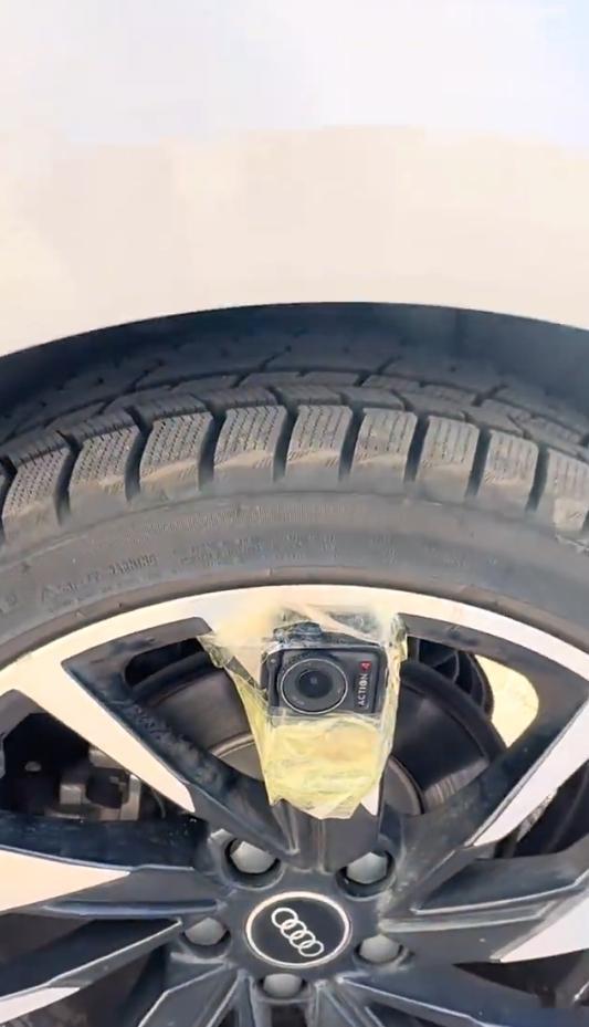 第一次在床上晕车了  我就不该好奇，给我也整晕了 整得我晚饭都没胃口了 