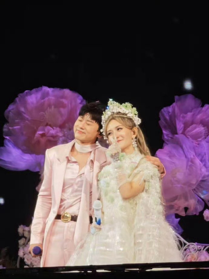 很懂营销的明星夫妻档很懂观众要看什么两人齐心合力这块很多夫妻得学学面部是真相修心