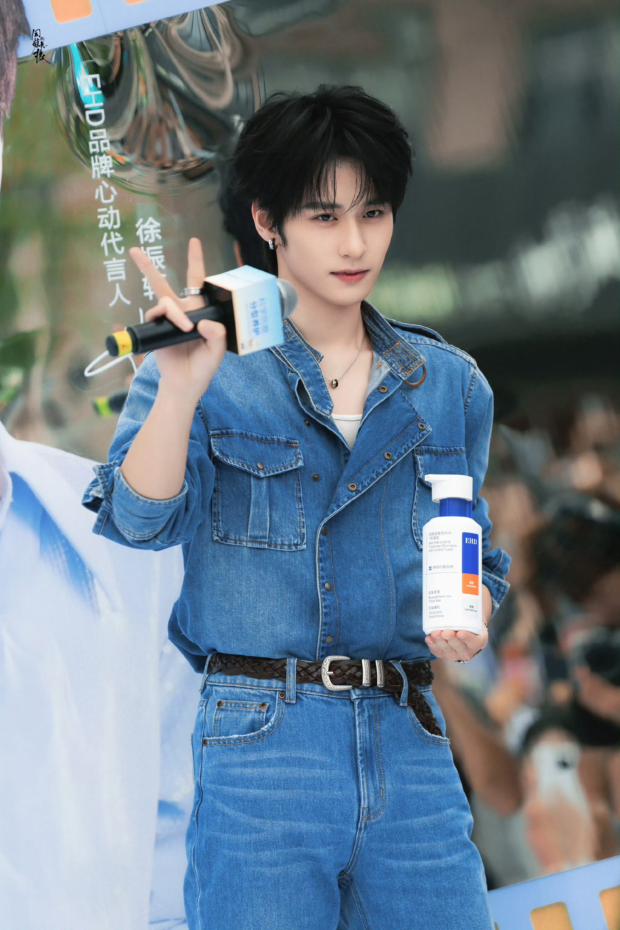 小轩轩好适合这种衣服哦，萌萌哒 ​​​