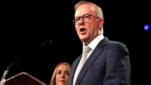 澳大利亚这手翻脸，比翻书还快。
前脚刚喊着要收回达尔文港，后脚，盛和资源公司直接