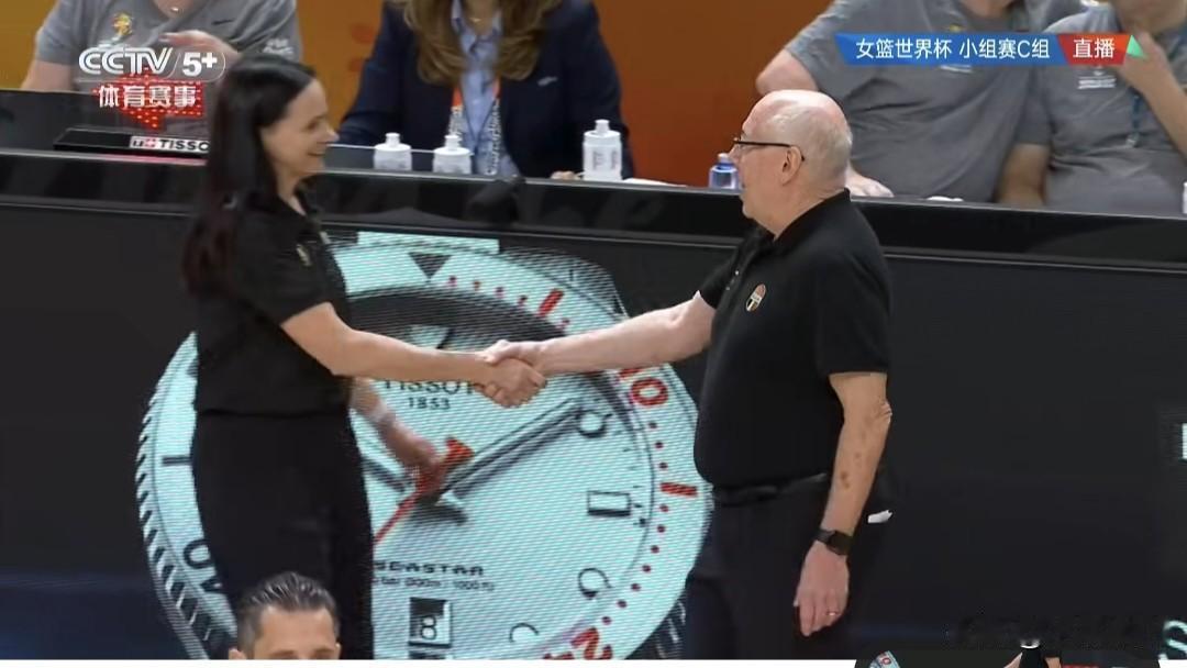 女篮世界杯C组比利时女篮80-68轻松战胜澳大利亚女篮。
  北京时间9月7日傍