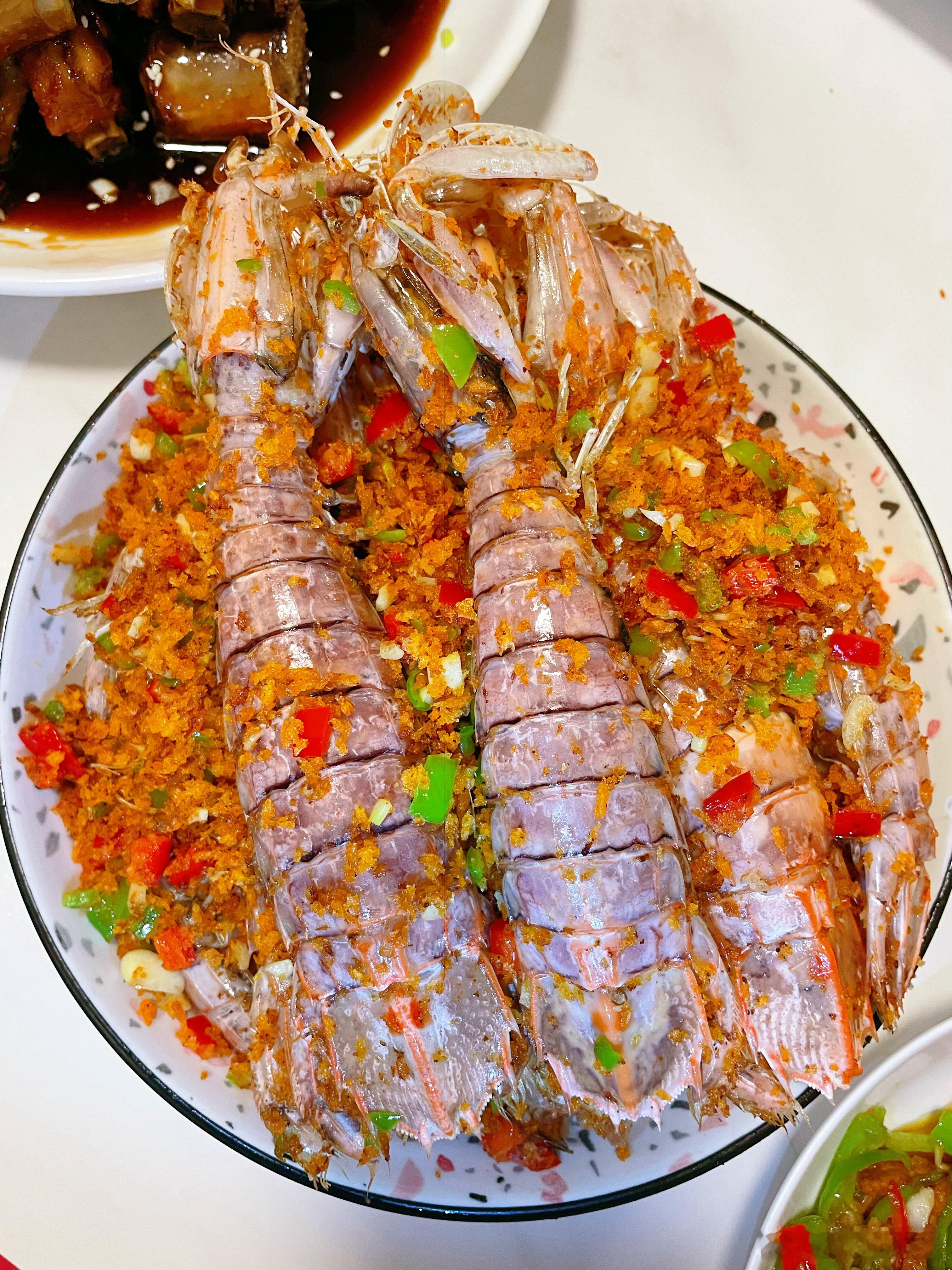😋三亚的海鲜还是很新鲜的…… ​​​