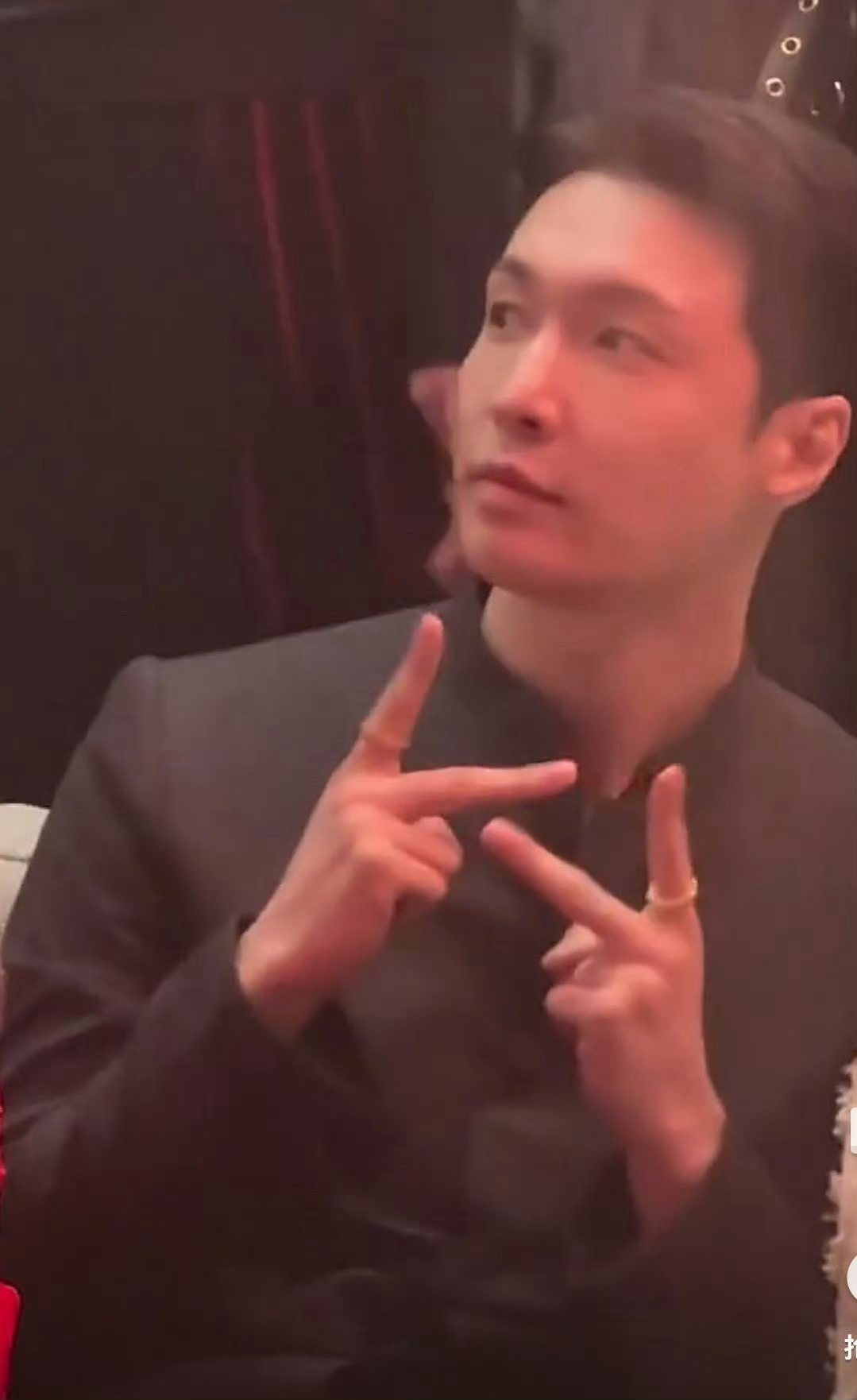 张艺兴中山装亮相戛纳张艺兴戛纳中山装造型 张艺兴中山装太帅了吧也！！ 