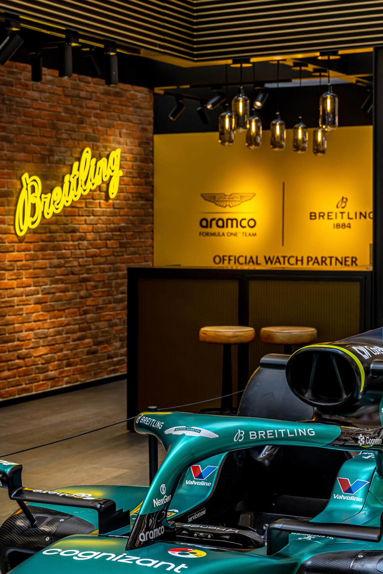 3月11日至22日，百年灵于上海新世界新丸中心一层中庭打造沉浸式概念空间，庆祝品