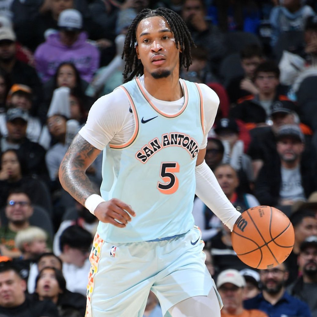NBA官方公布最新一期新秀榜📝卡斯尔登顶1⃣️卡斯尔 马刺 4号秀上期排名第2