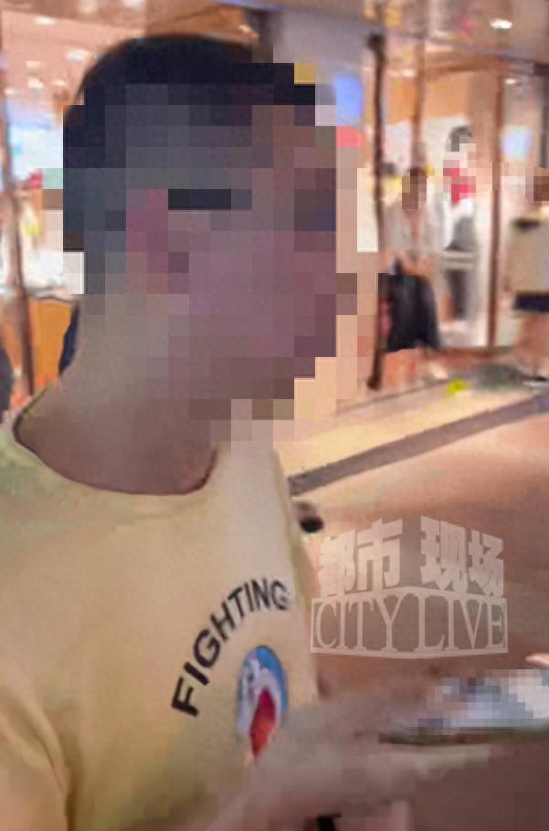 “4万张照片，6000个视频！”山西太原，两名女大学生在商业街游玩时，遭一男子尾