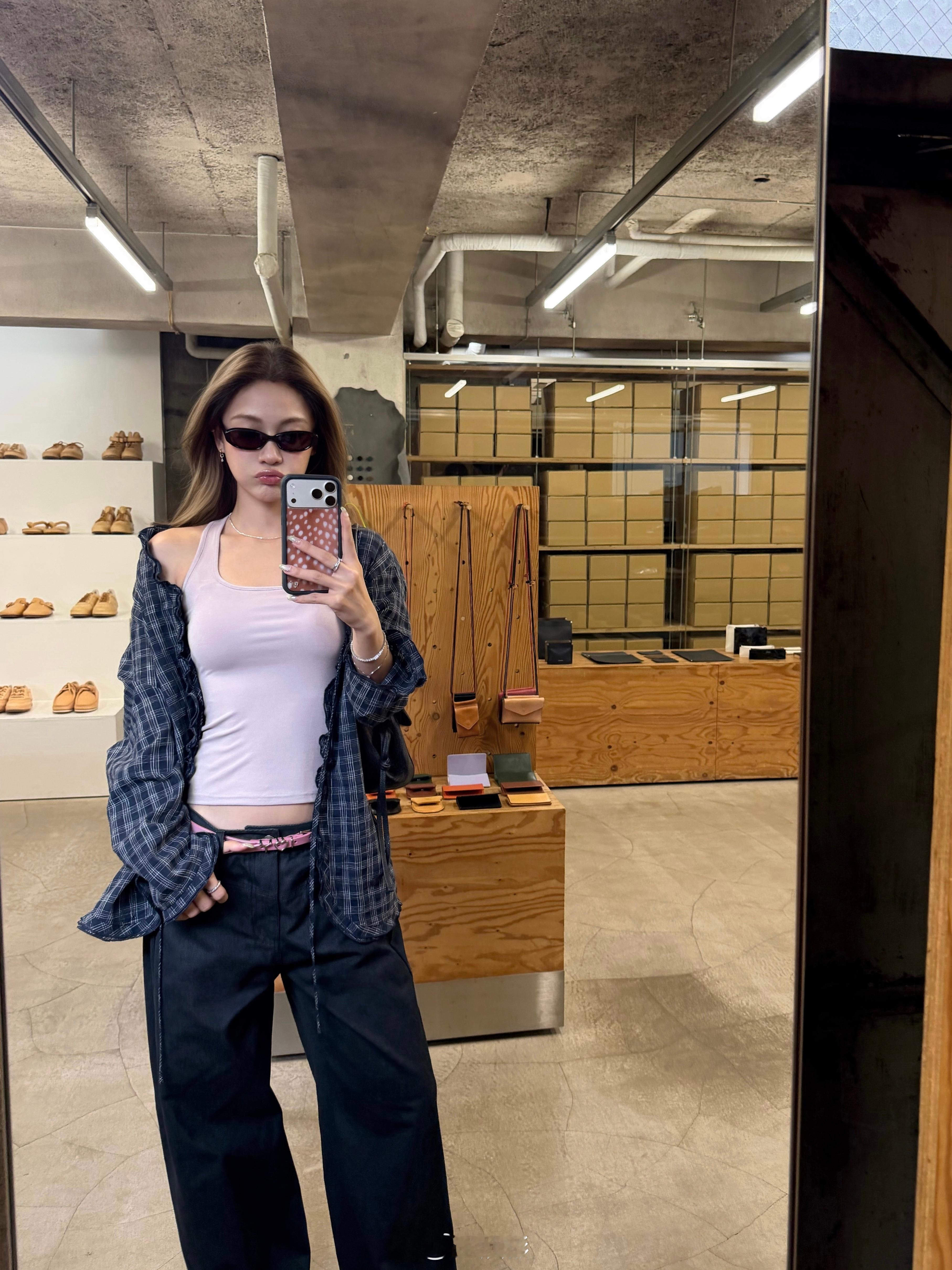 研究iPhone和手机壳只是我的表面工作，我真正的身份是一名神秘的武林高手！ 