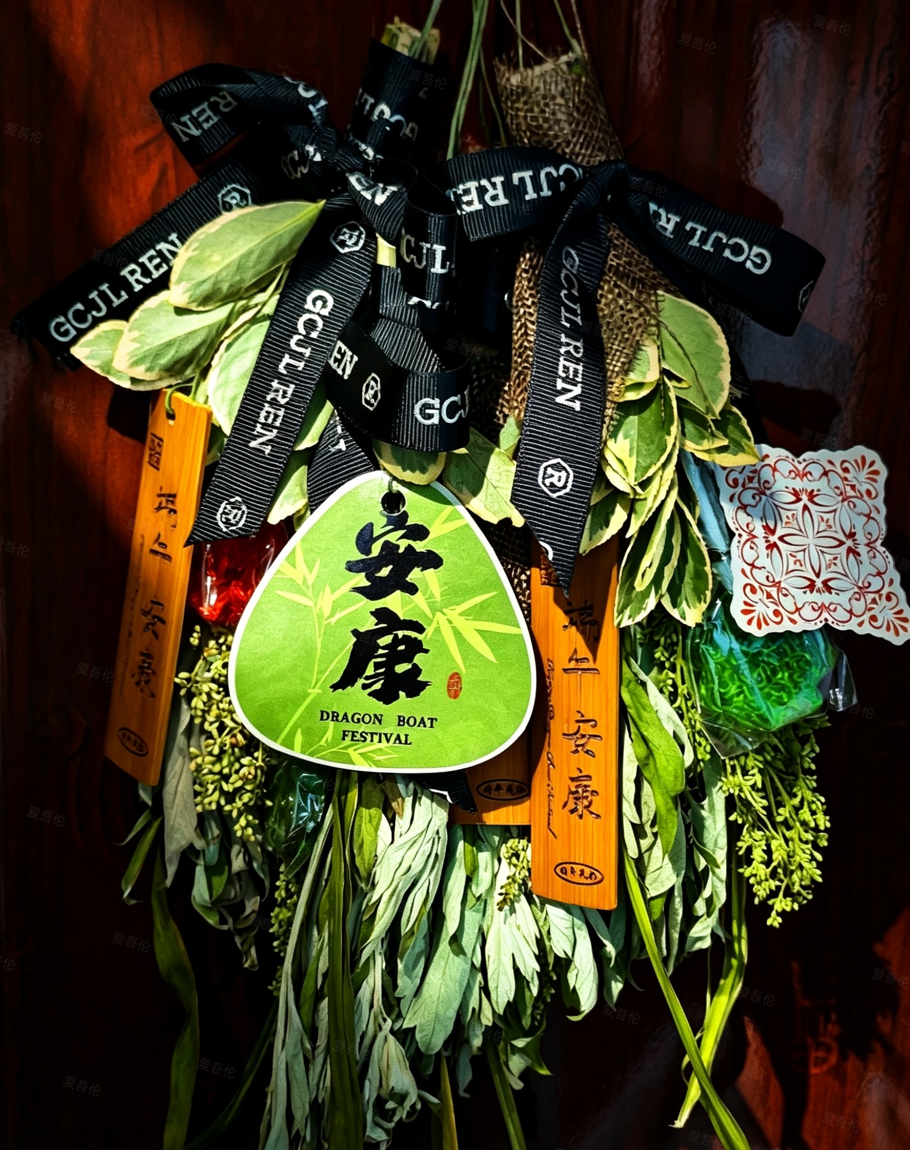 门悬青艾，赏心悦目端午安康，无忧常乐这个端午节，因为有“小超R”多了一份甜甜治愈