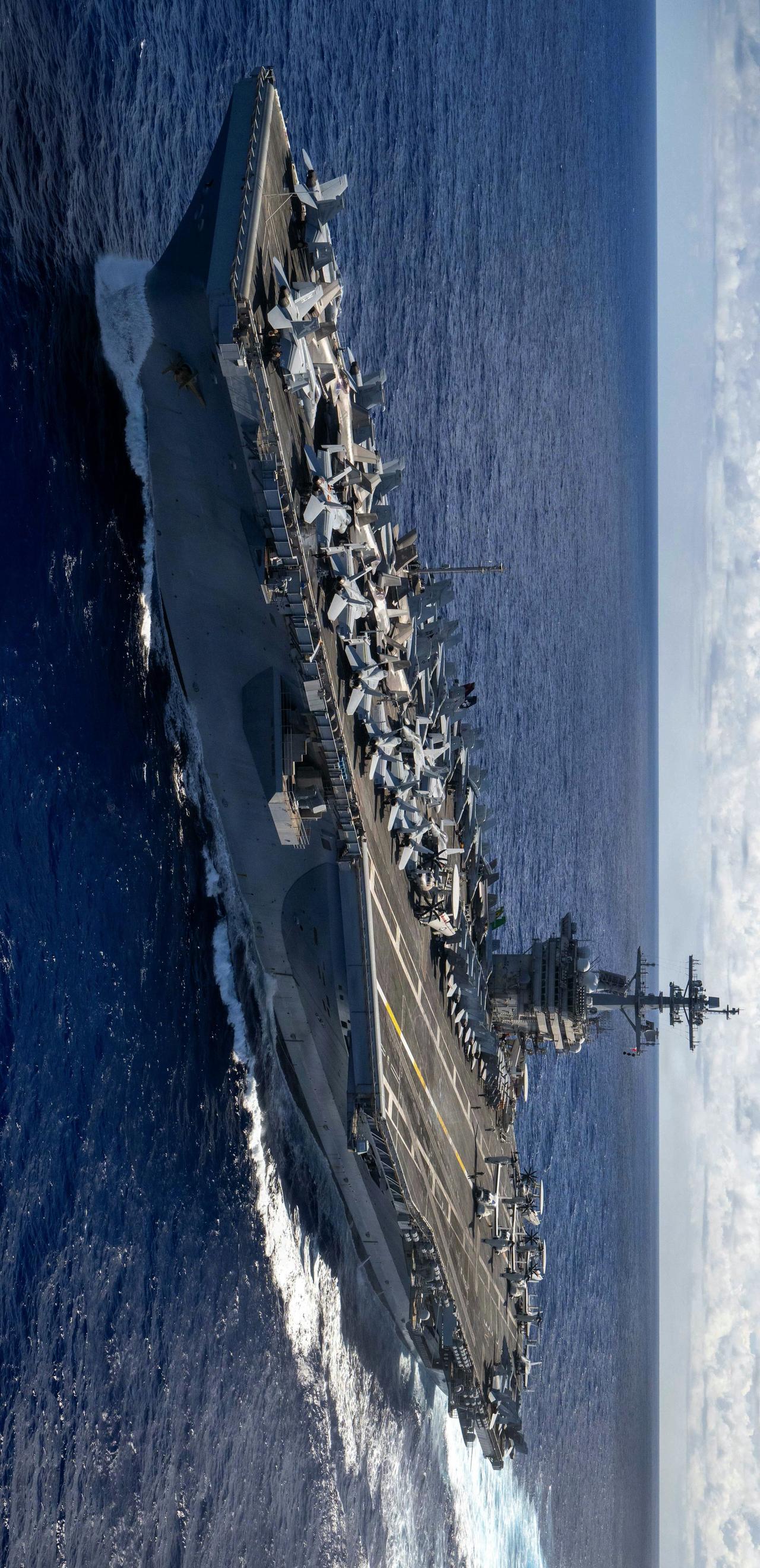 今日壁纸：美国🇺🇸海军罗斯福号核动力航空母舰，舷号CVN-71，是尼米兹级的