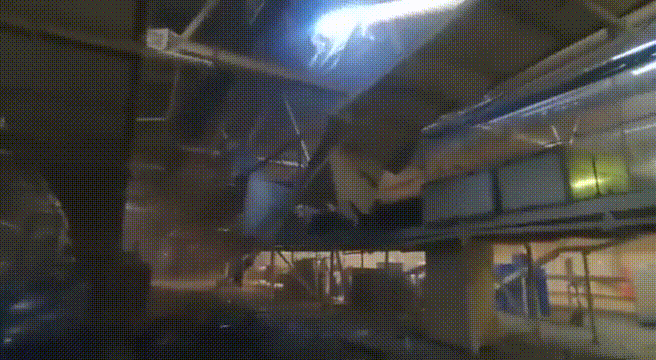 “炸！炸！炸！71枚导弹轰炸乌克兰全境！”当地时间2026年2月22日凌晨，俄罗