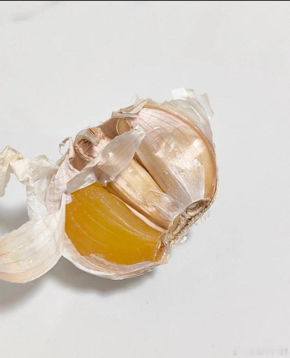 这个蒜咋了，还能吃吗？有点儿黏糊 