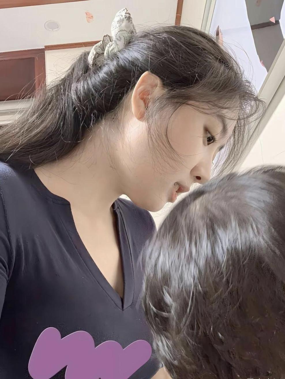 微胖身材或许更受欢迎！

其实女生不必太在意自己身材廋胖问题，健康快乐就好。
