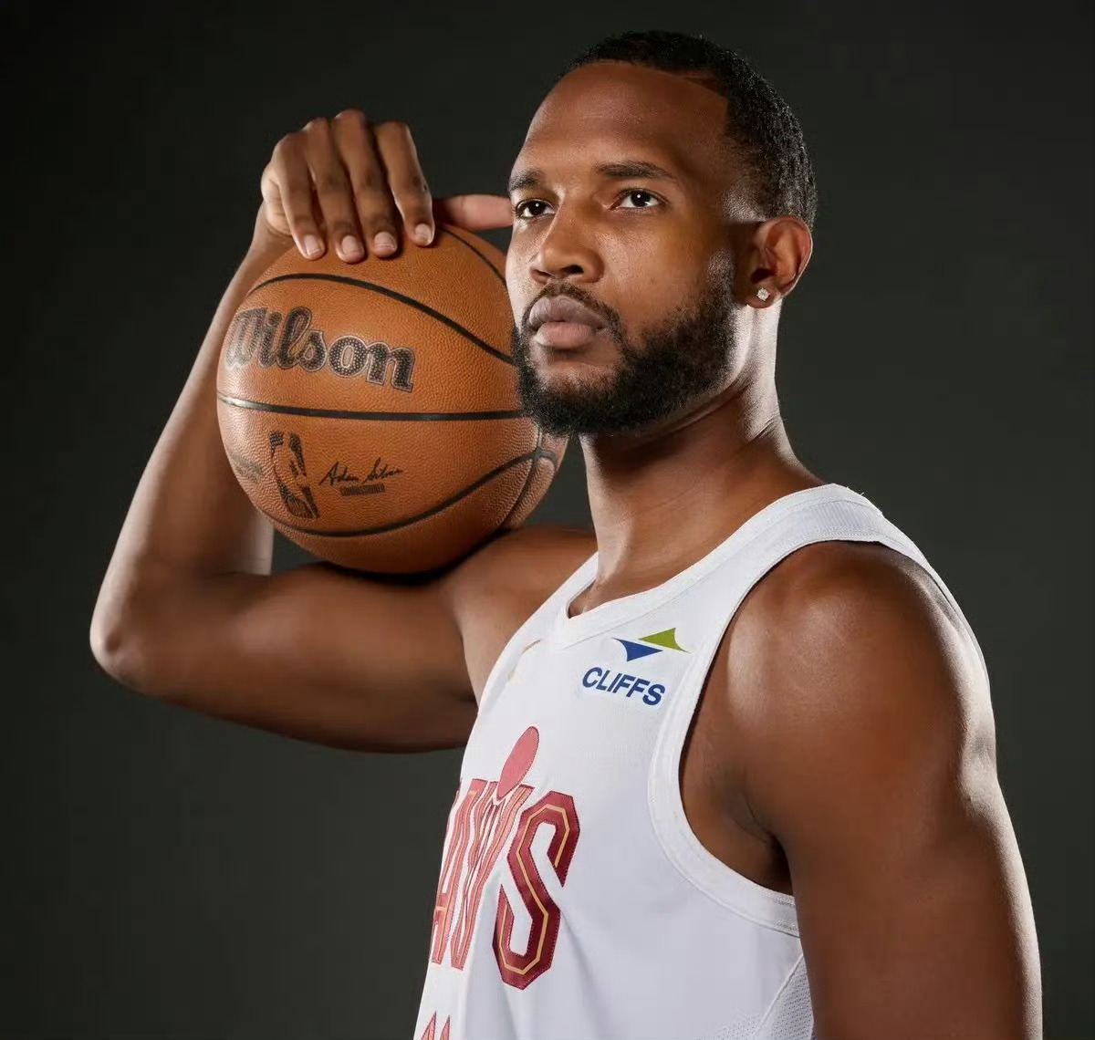 骑士nba我的观赛搭子莫布利 今日，蒂格在一档节目中谈到了今年的DPOY埃文-莫