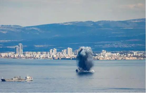 美伊冲突升级以来，舆论场上的三种错误论调被伊朗的实际行动一一打破。此前有人宣称伊