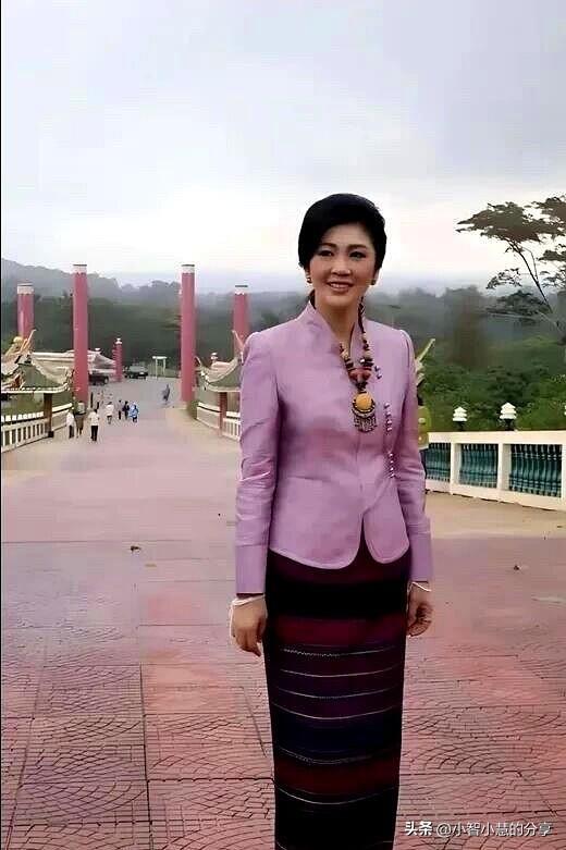 好养眼！这位美女姐姐太有女人味，简简单单的穿搭看起来这么的迷人。阳光形象、干练衣