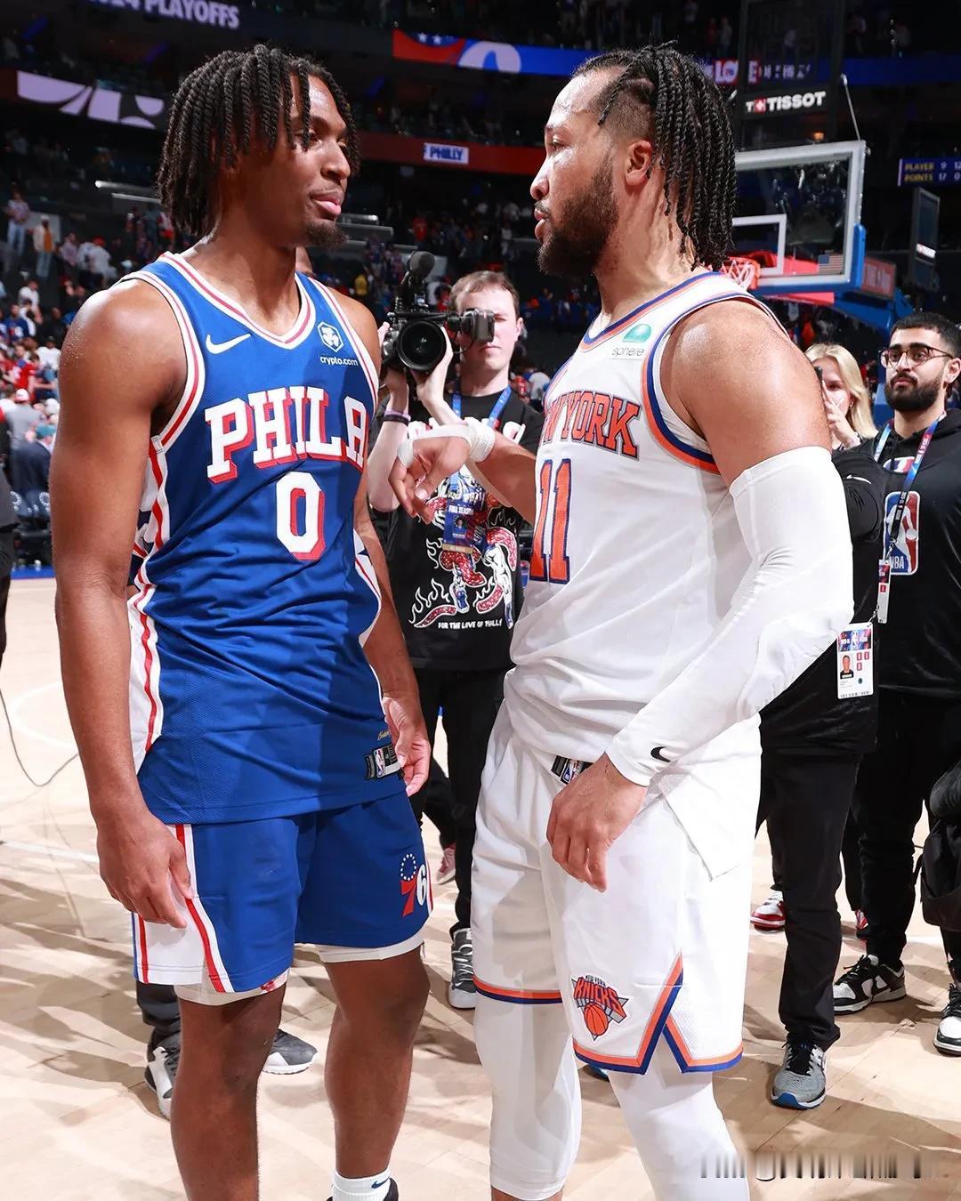 第一场比赛 ：尼克斯 111，76 人 104
第二场比赛 ：尼克斯 104，7