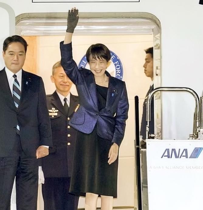 太尴尬了！高市早苗连夜启程赴美，声称要与特朗普讨论如何解决中东冲突。

3月18