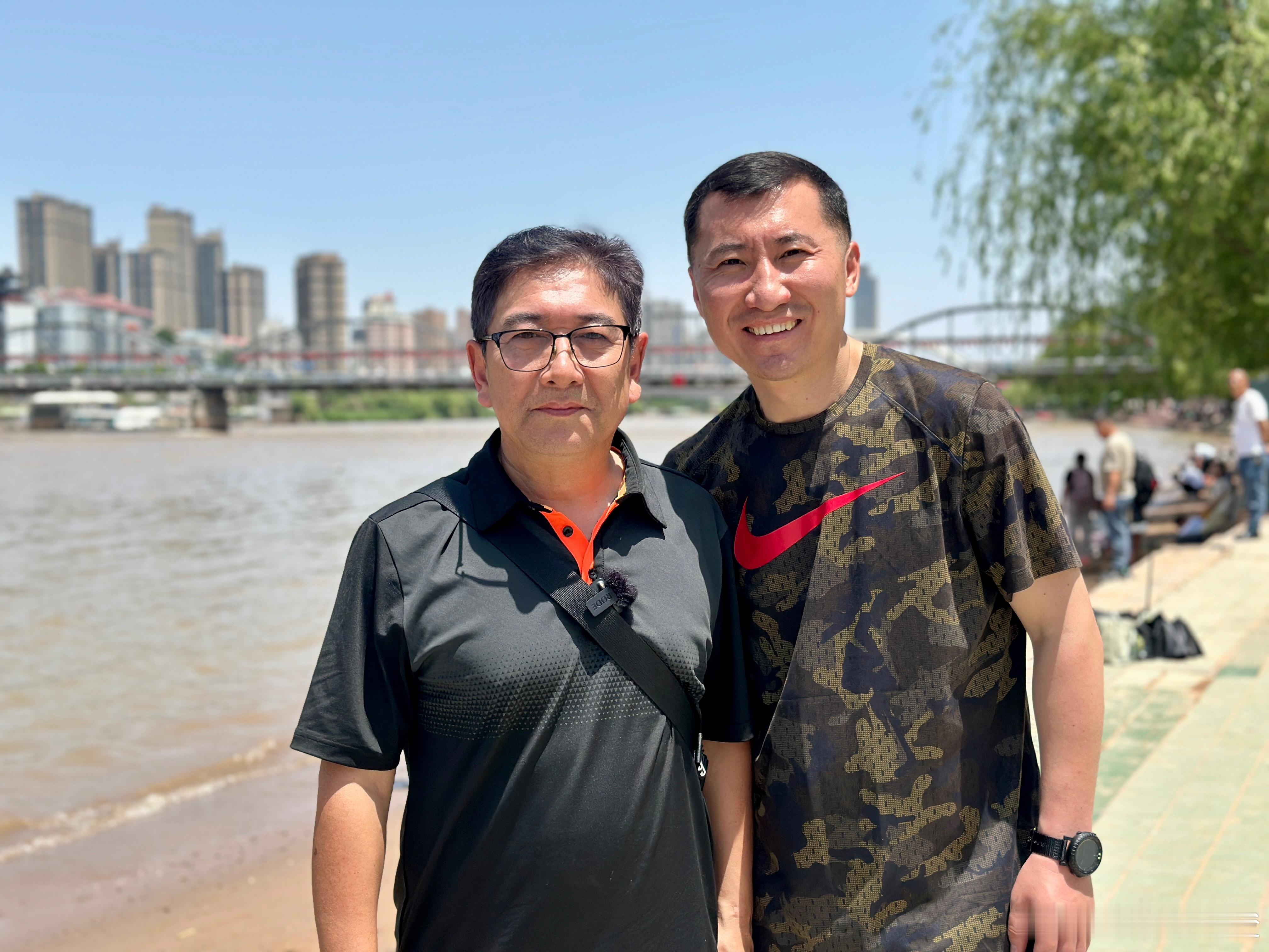 认清自己，把自己这一笔写好，是修行；尊重他人，让他人写好另一笔，是涵养。好梦~~