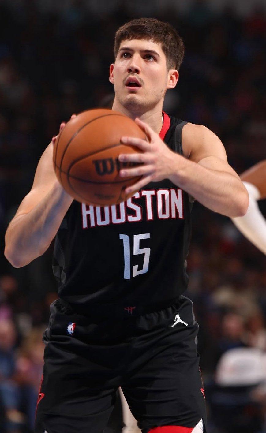 谢泼德现在是NBA历史上最年轻连续4场比赛得分上双，且真实命中率达到 80.0%