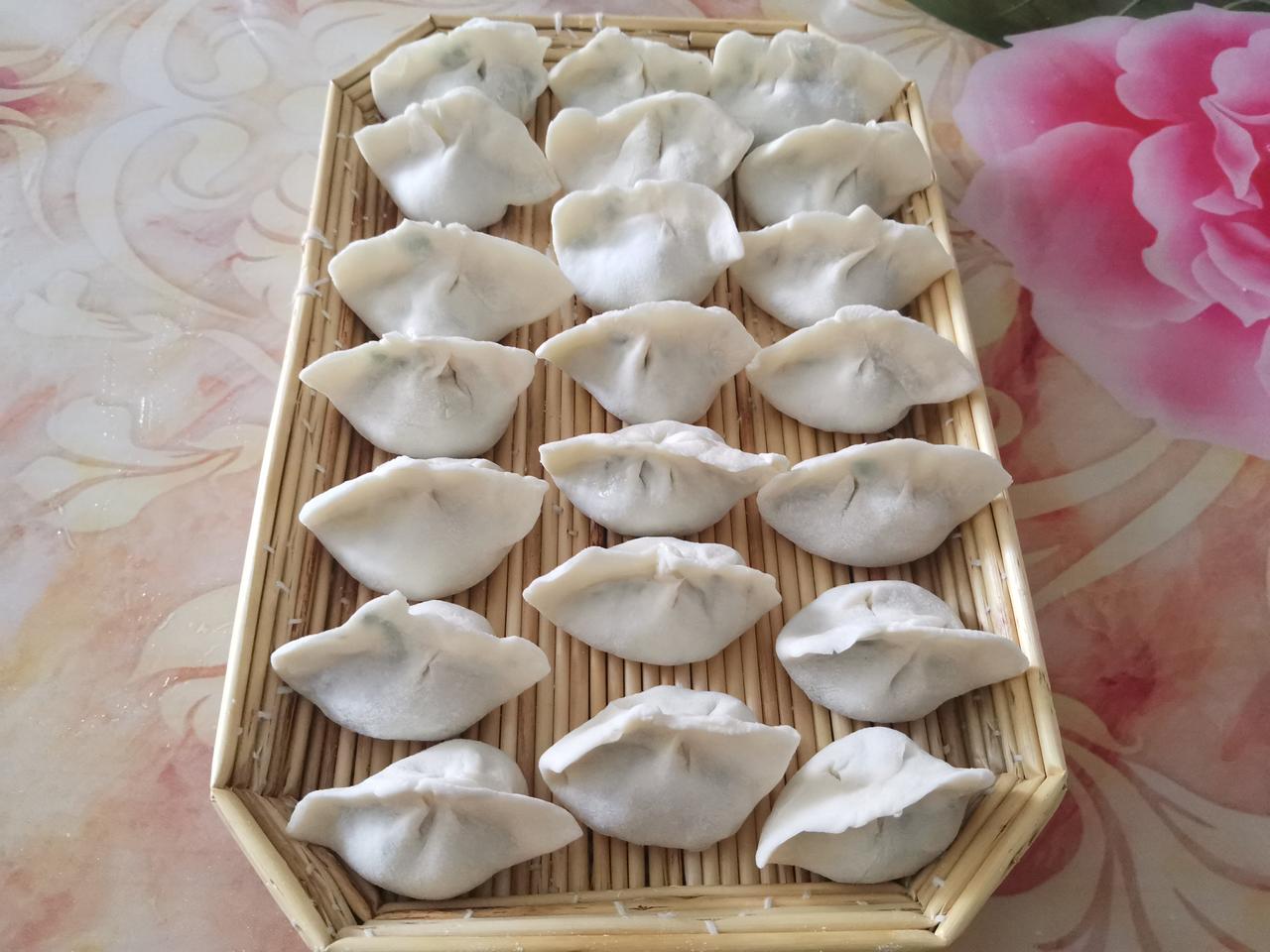 一个人吃不了！不多不少刚刚三七二十一个小饺子。