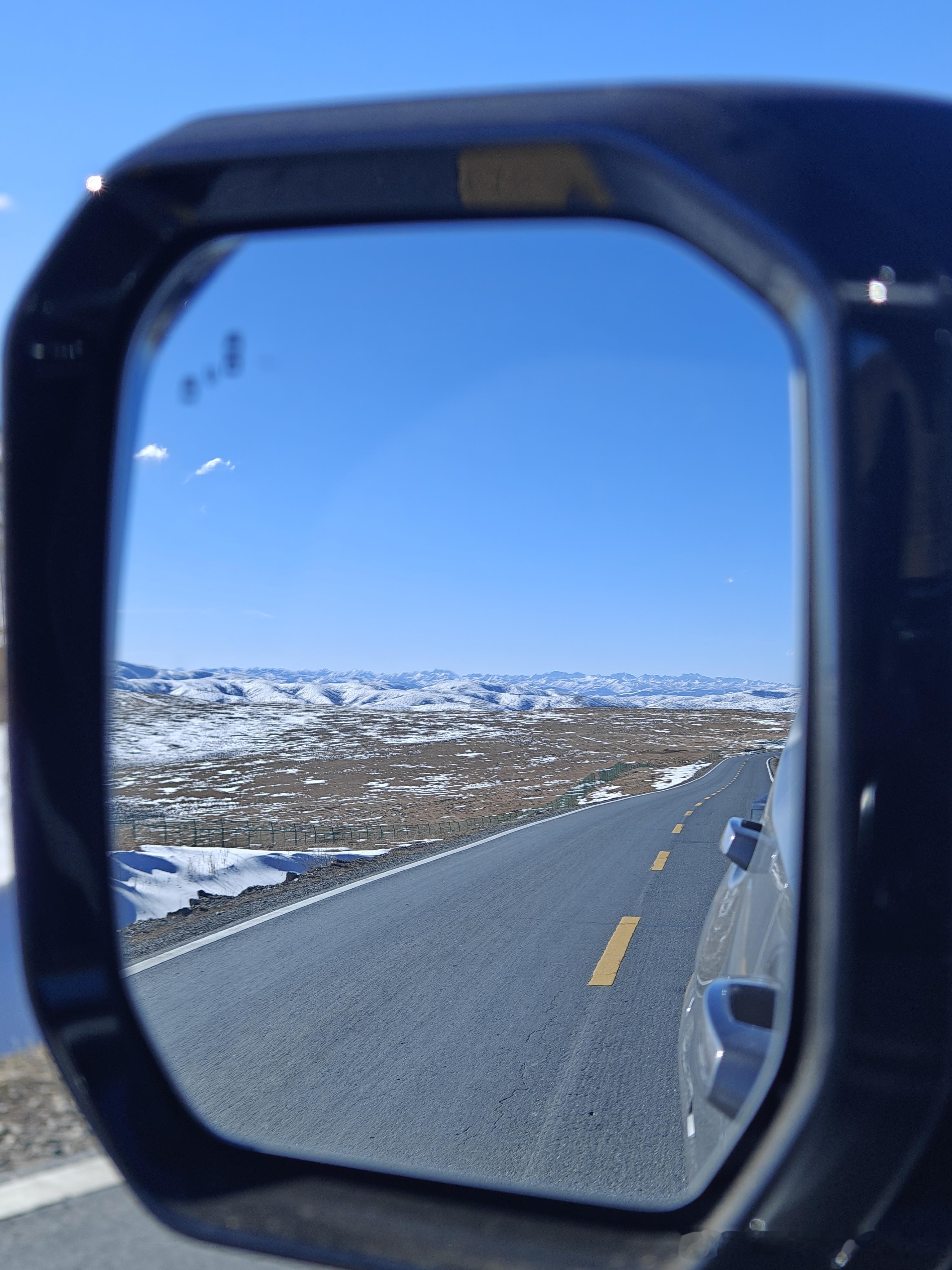 真正的西部太大太荒，高速沿途都没有住宿条件，-18度服务区车上住一晚，有电就是香
