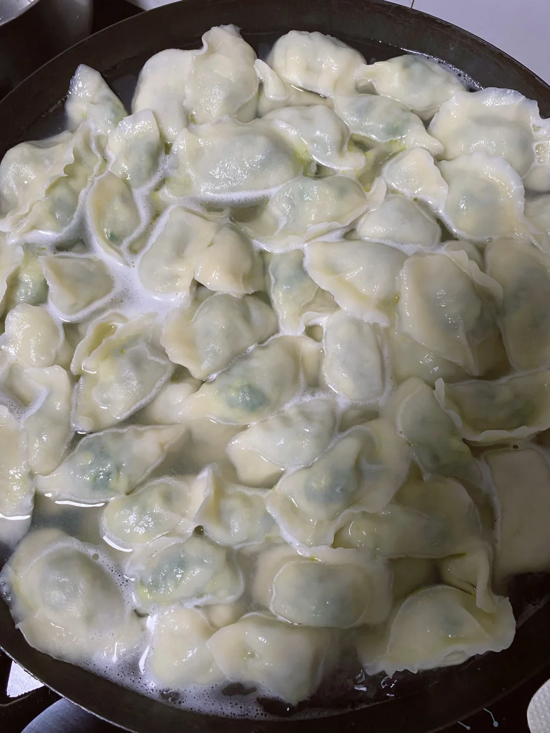 包饺子的快乐，全在这锅饺子里