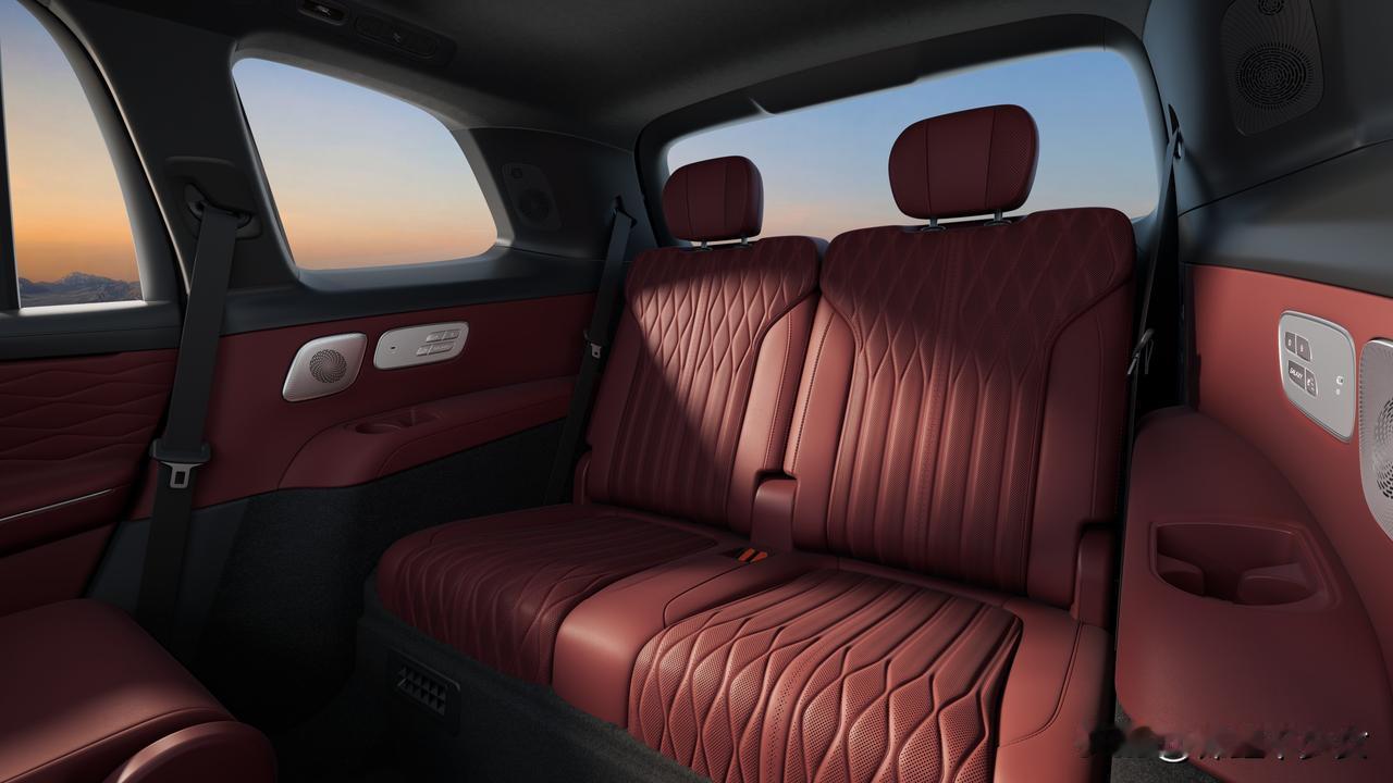 吉利银河M9黑金智曜版来啦，限时先享价25.98万元，直接把大六座旗舰SUV的性