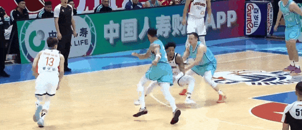 徐昕真像文班亚马，这吃饼太轻松了，完成空接暴扣




徐昕就是CBA的文班亚马