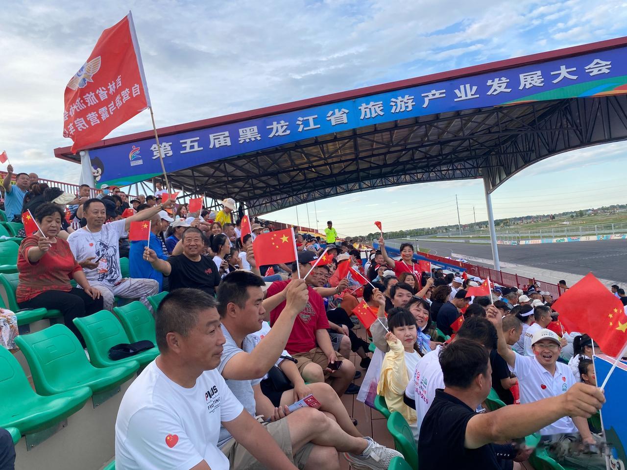 千台房车游大庆，万车自驾汇小镇，活动第三天，路程网x房车行组织五湖四海的房车车友