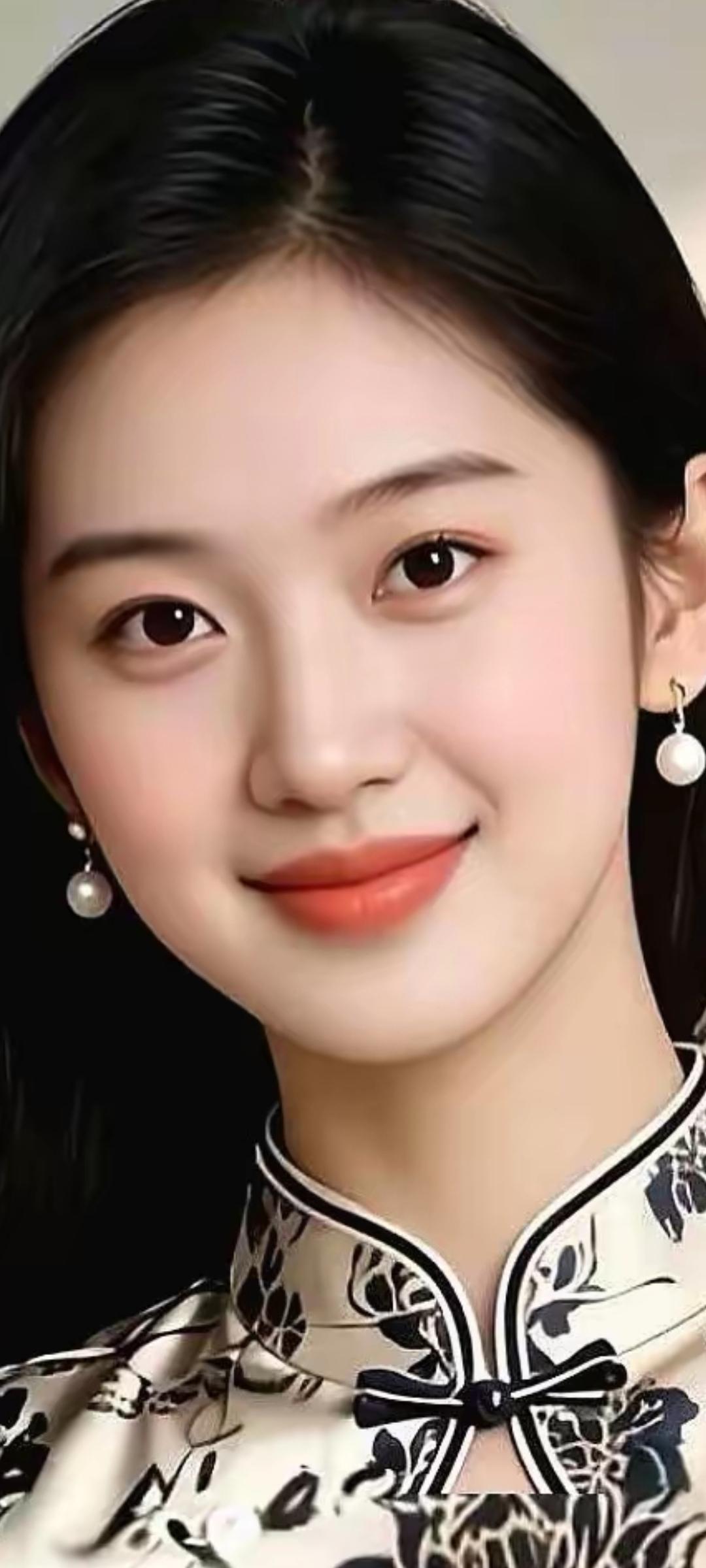 优雅东方美人，黑发红唇，温婉动人。