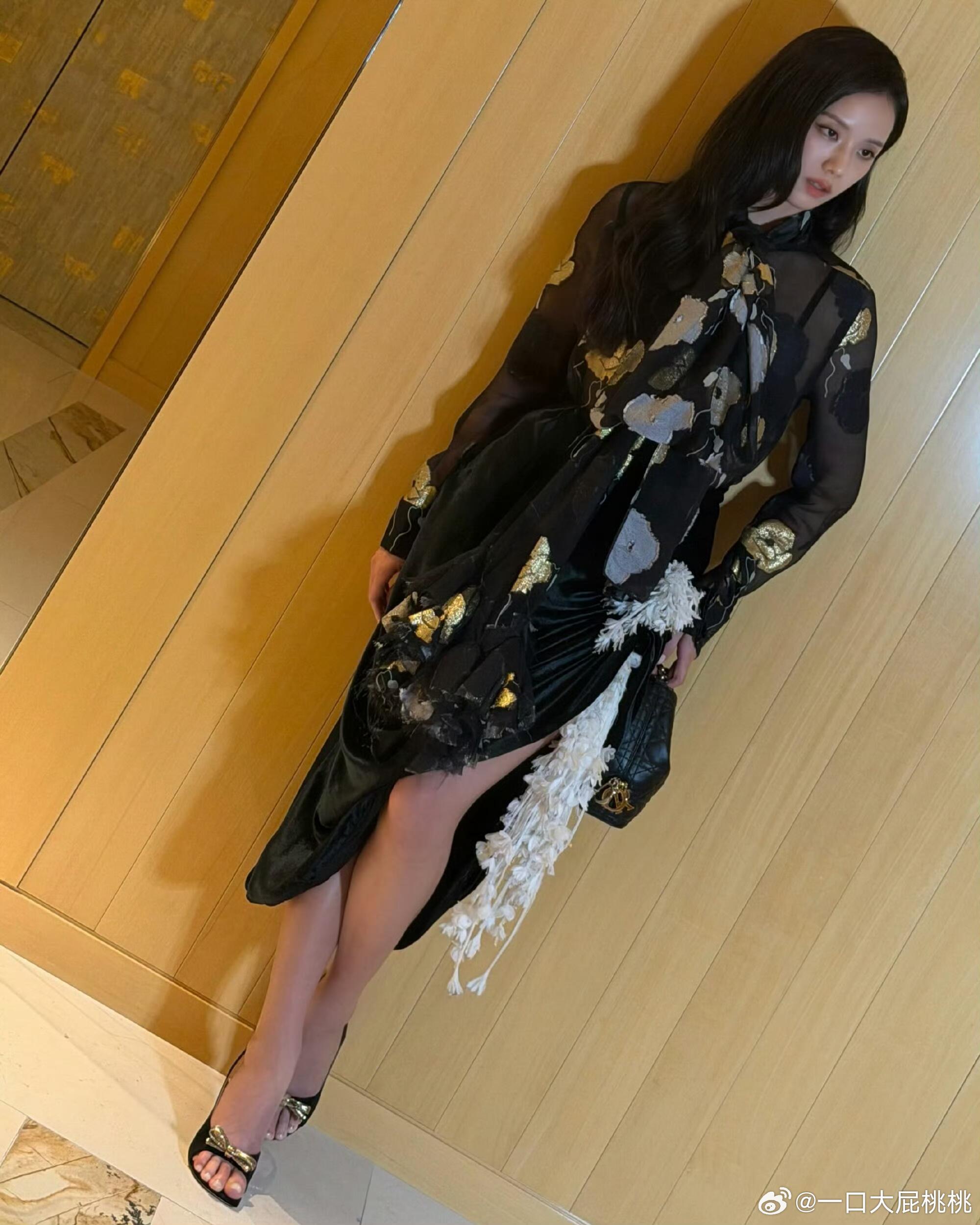 智秀IG更新After Party造型，跟秀场那套两种风格✨大秀直击 ​​​