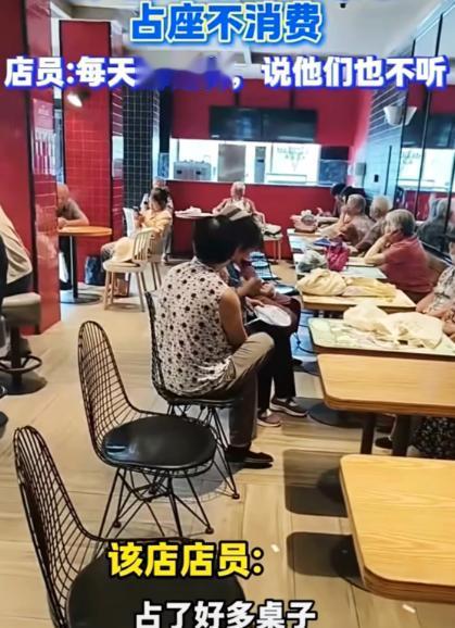 劝了不听，骂也不走，最后常州一家星巴克店员把空调关了，谁也别凉快！结果，大热天老