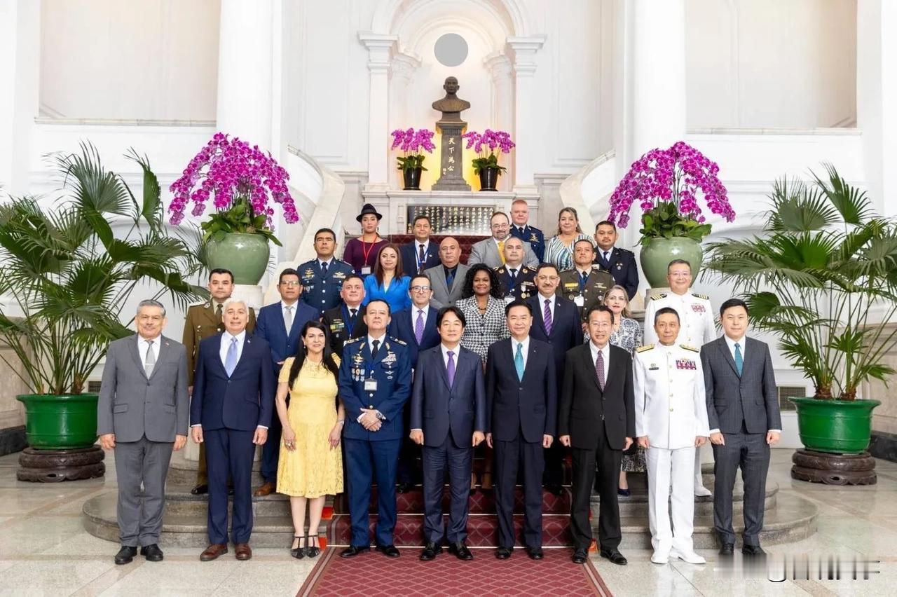 今天参加岛内军事培训的国外军事官员有
智利-南美洲
秘鲁-南美洲
墨西哥-北美洲