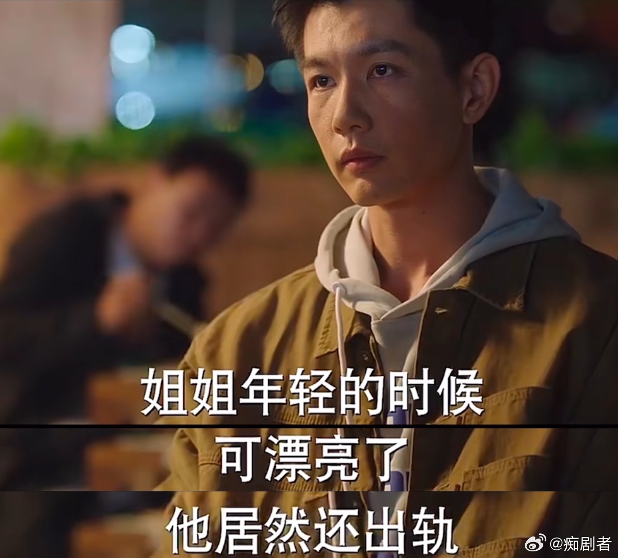 离婚后当柜姐被前夫现任羞辱 一个单亲妈妈为了能够养活孩子，做了柜姐要对着前夫和这