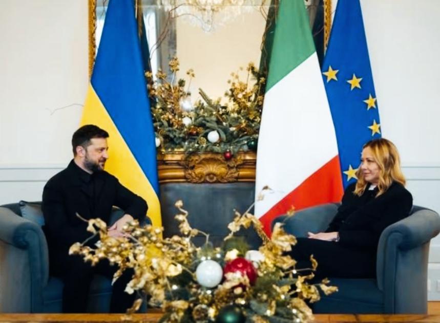 泽连斯基看着梅洛尼在想什么呢？
泽连斯基听了梅洛尼的话，是不是陷入了深深的沉思中