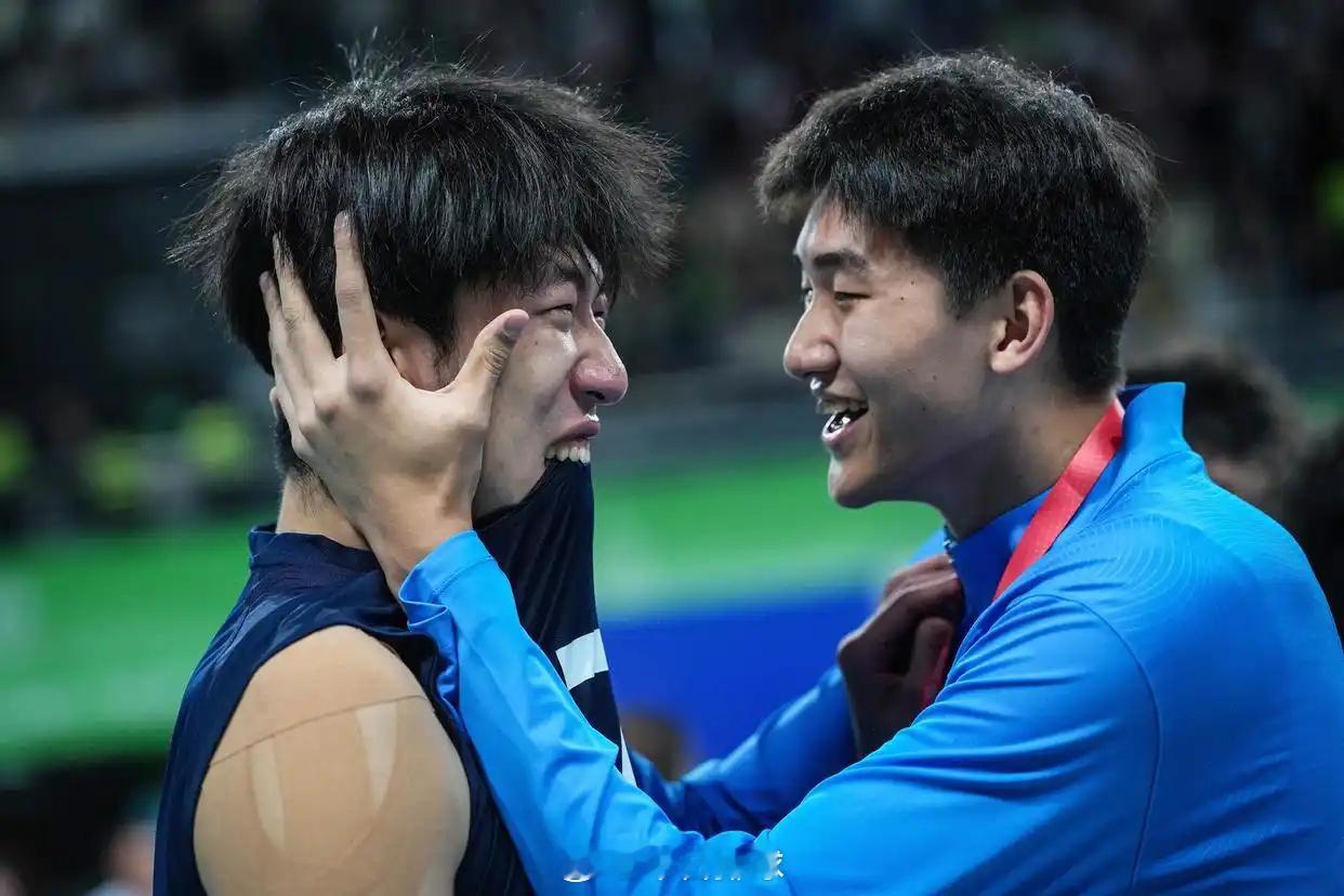 【新华社组照： U20男排浙江队夺冠】11月12日，在广州进行的第十五届全国运动