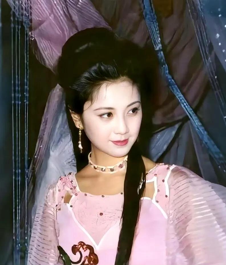 这才是典型的中式美女，
这长相永不过时！