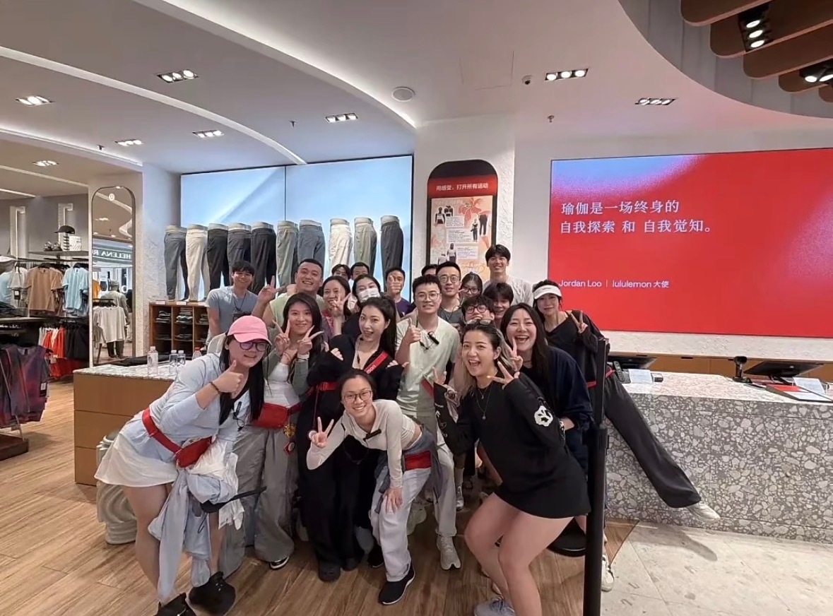 原来上次汪顺去万象城lulu逛的时候也拍了大合照